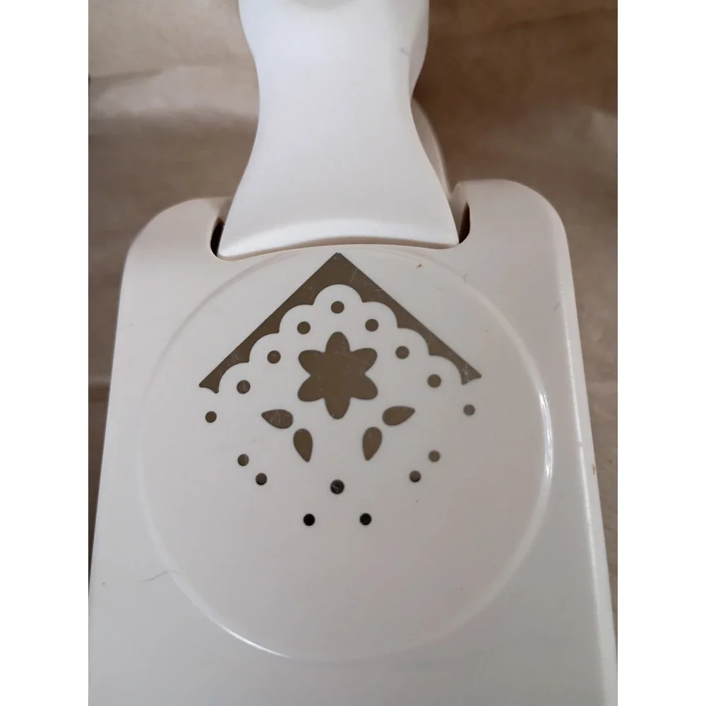 Martha Stewart Crafts Eyelet Lace Corner Punch Floral Scrapbooking Tool White